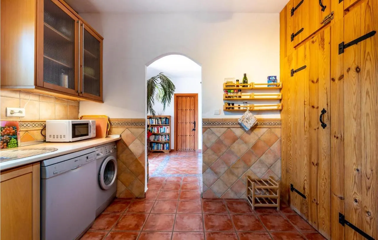 Pet Friendly Home In Iznate With Kitchen 말라가 펜션